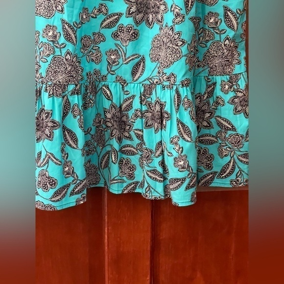 C WONDER Dress Women’s M Sleeveless V-Neck Ruffle Hem Etched Floral Blue Popover - Picture 3 of 10